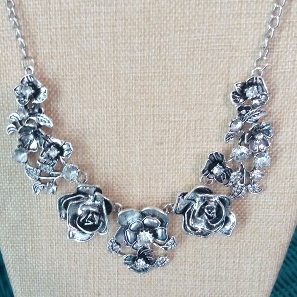 Silver Rose Jewelry Set - Picture 3 of 5
